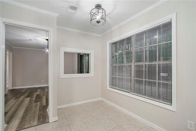 Building Photo - 2243 7 Oaks Cir