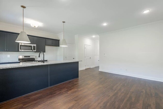 Building Photo - 5551 Stream Ln