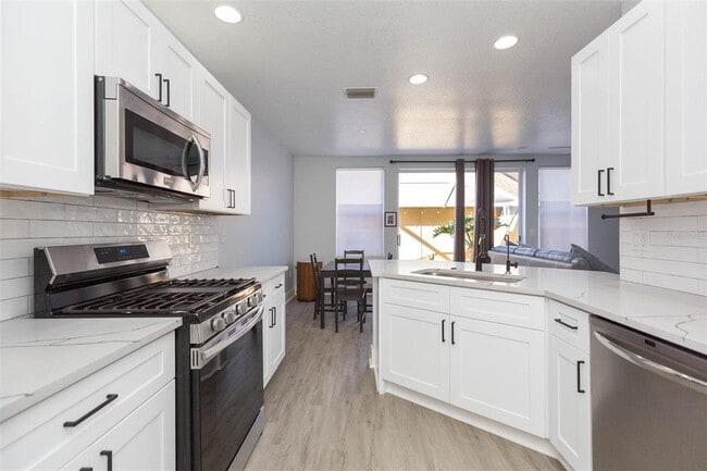 Building Photo - 10020 Tate Ln