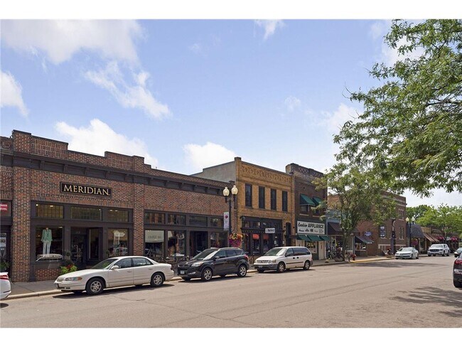 Building Photo - 603 Lake St