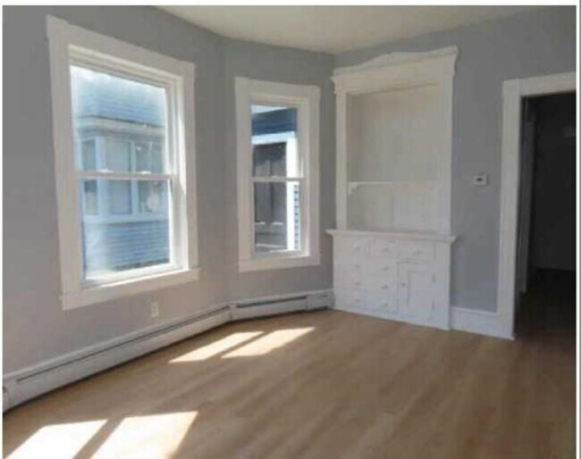 Building Photo - 27 Burtt St