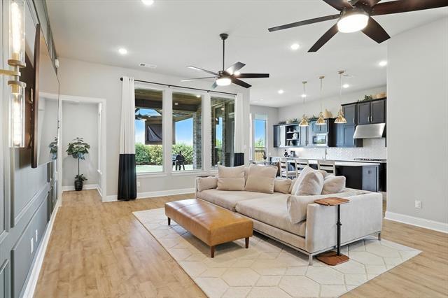 Building Photo - 710 Agave Dr