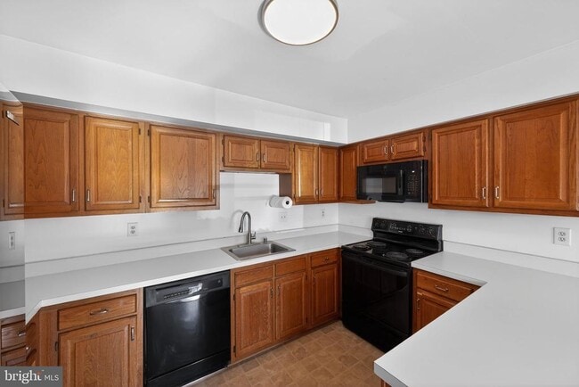 Building Photo - 219 Heather Ct