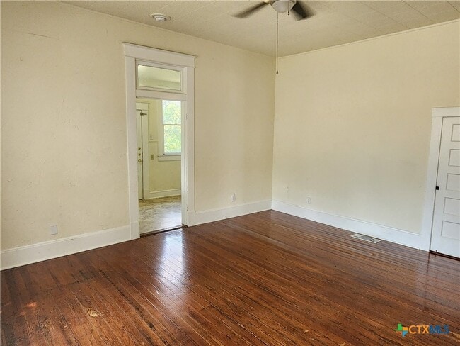 Building Photo - 820 S 15th St