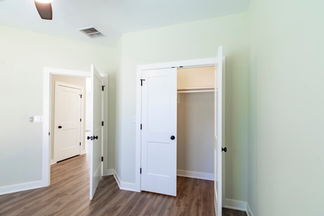 Building Photo - RnR Duplex SoBro