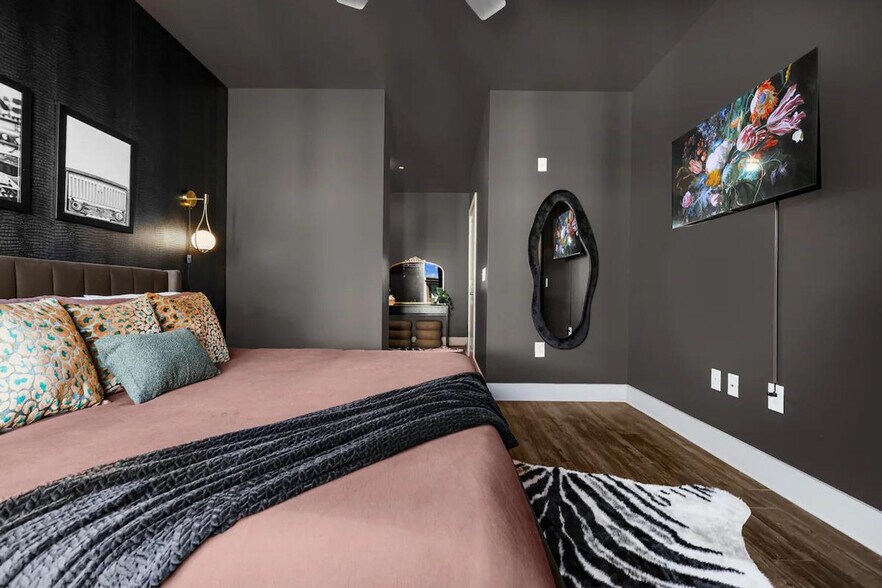 Building Photo - 2200 State St