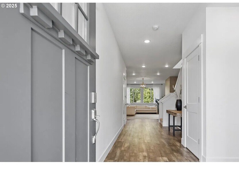 Building Photo - 11779 SE White Tail Dr