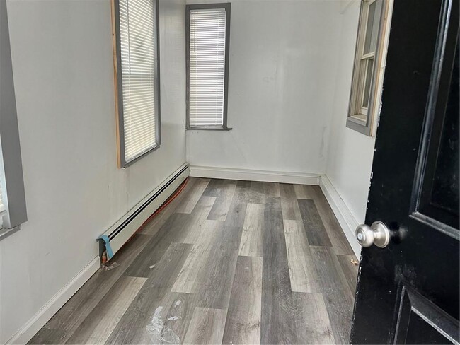 Building Photo - 65 Monhagen Ave