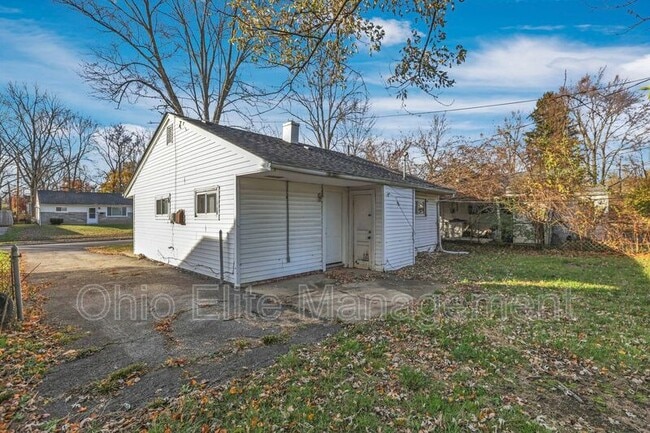 Building Photo - 2416 Dawnlight Ave