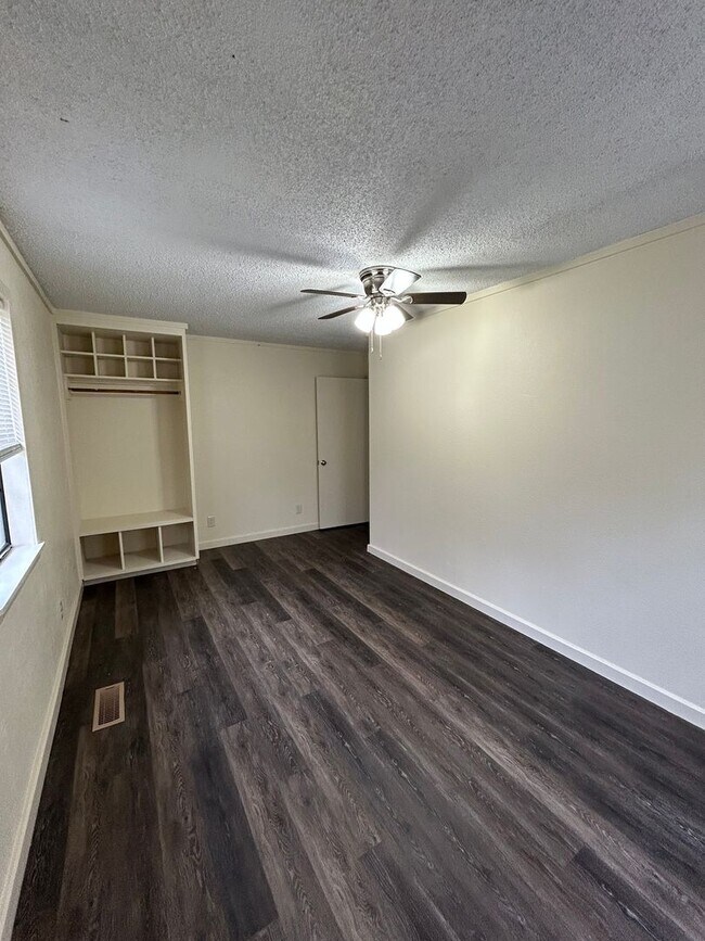 Building Photo - 1551 AR-247