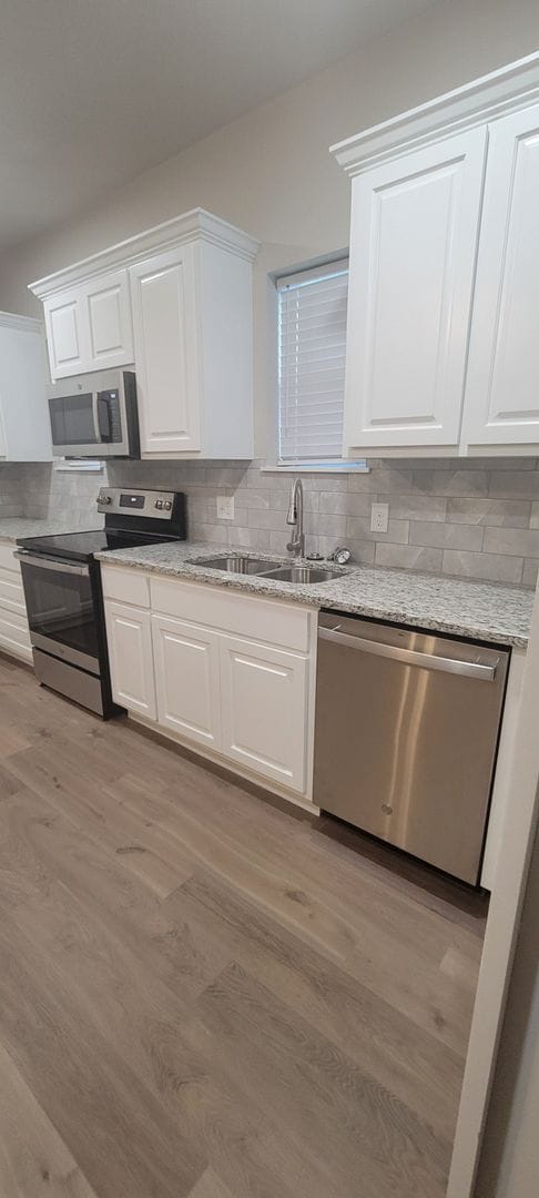 Building Photo - Gorgeous Garage Apartment!