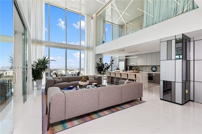 Primary Photo - 1040 Biscayne Blvd