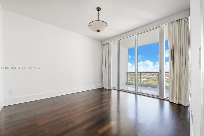 Building Photo - 2627 S Bayshore Dr