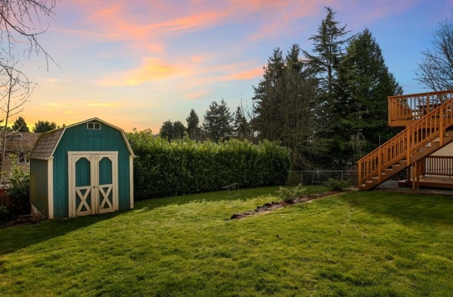 Building Photo - Beautifully Updated 4BR Split-Level Home i...