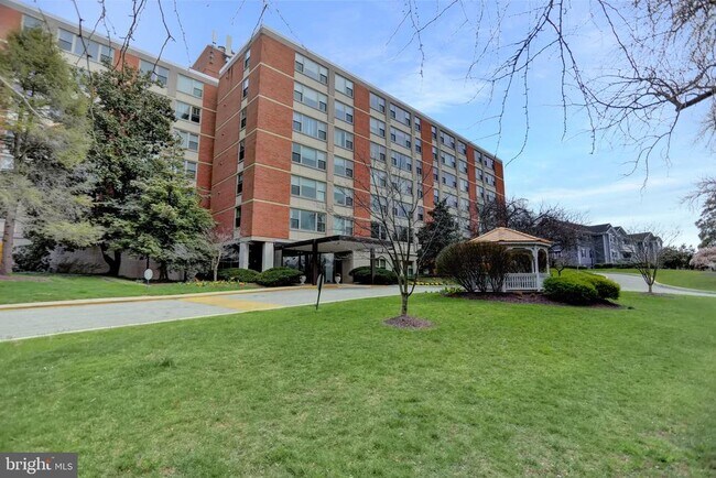 Building Photo - 4401 Roland Ave