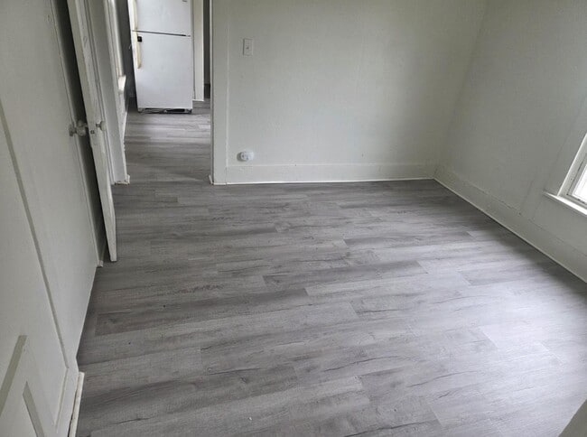 Building Photo - 305 S Cleveland Ave