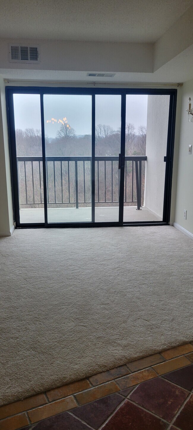 Building Photo - 3800 Powell Ln