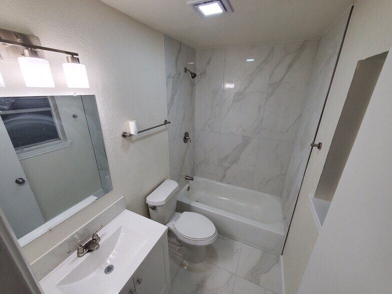 Master bath - 1010 Tahoe Dr