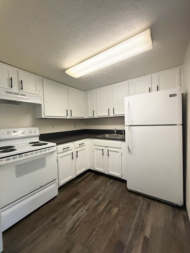 Interior Photo - 712 W Mission Ave