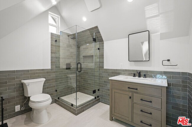 Building Photo - 619 Westmount Dr