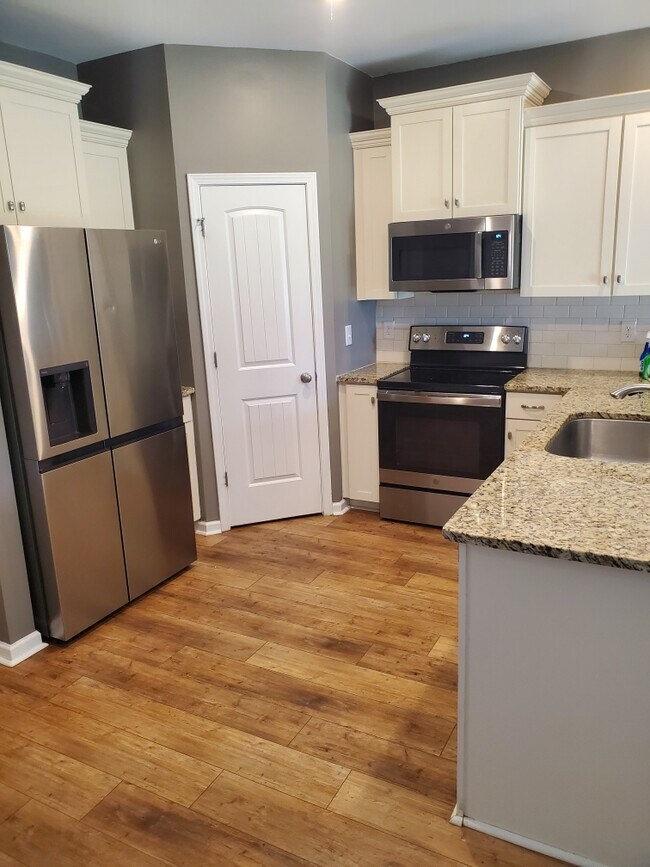 Building Photo - 416 Sandfarm Trail