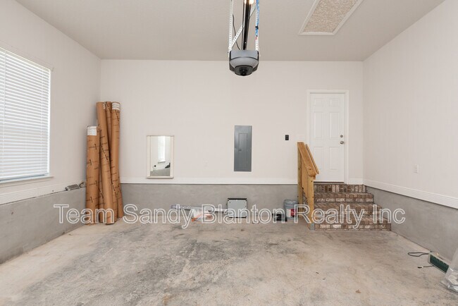 Building Photo - 9599 Pebble Stone Dr