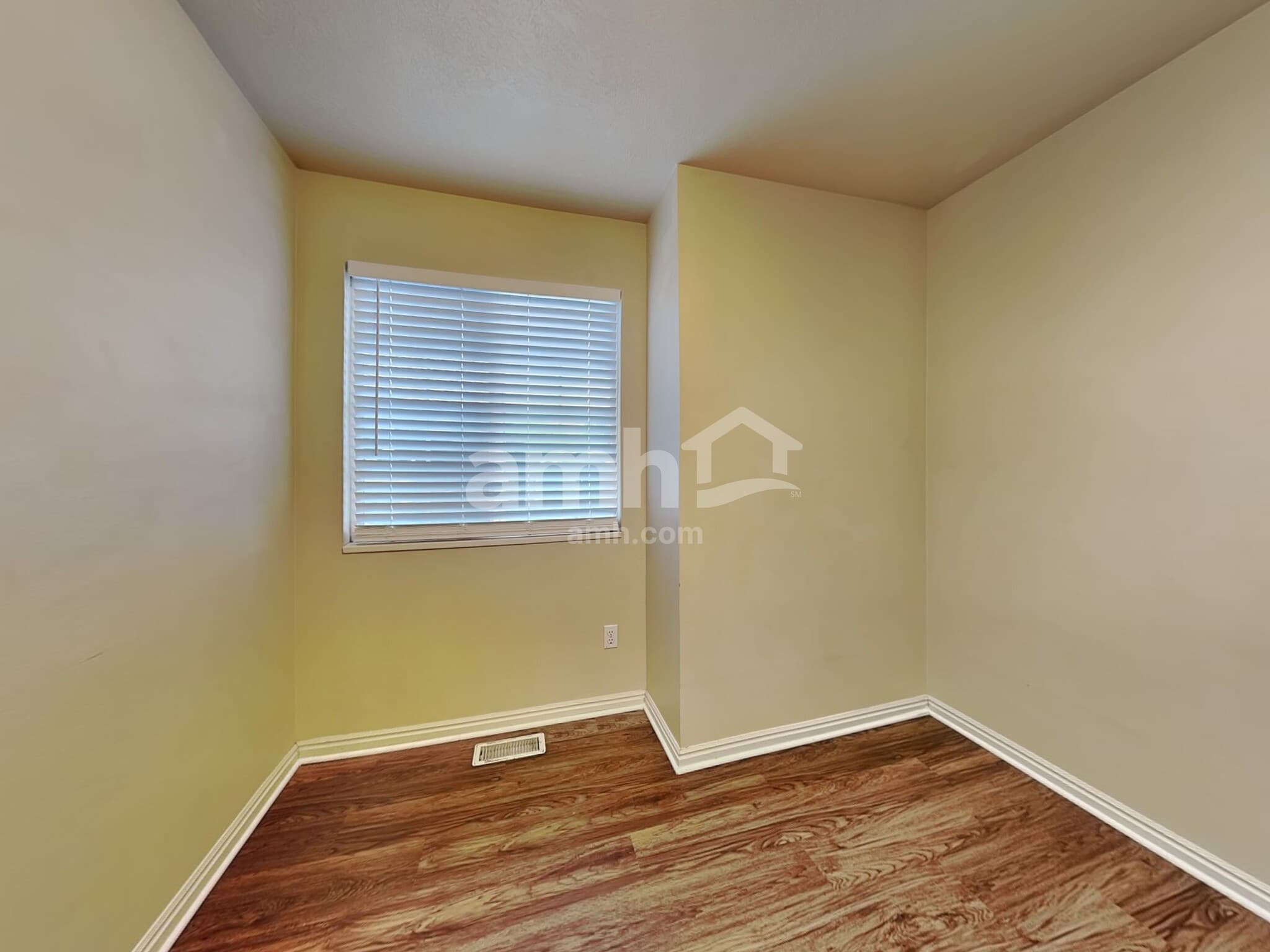 Building Photo - 1365 E 150 S