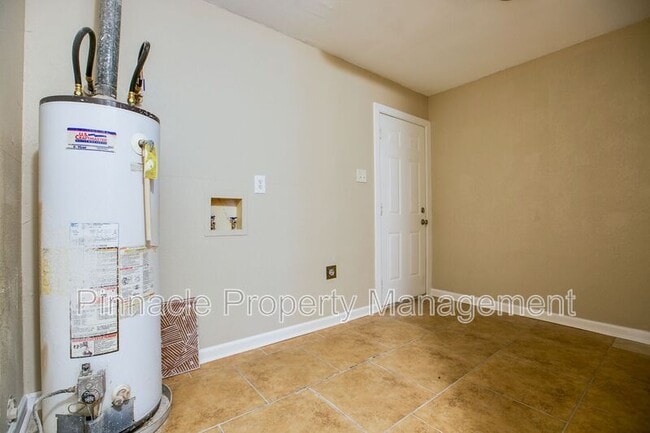 Building Photo - 1427 Gregory Dr