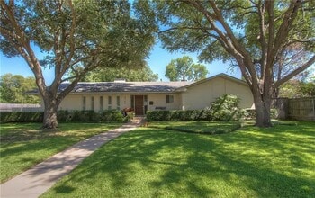 Building Photo - Beautiful Home in Tanglewood
