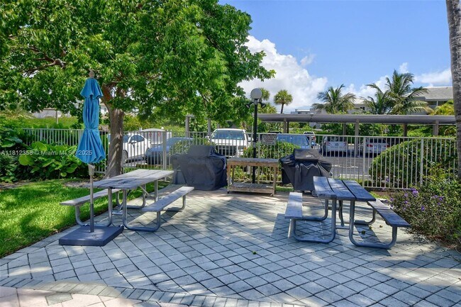 Building Photo - 2851 S Ocean Blvd