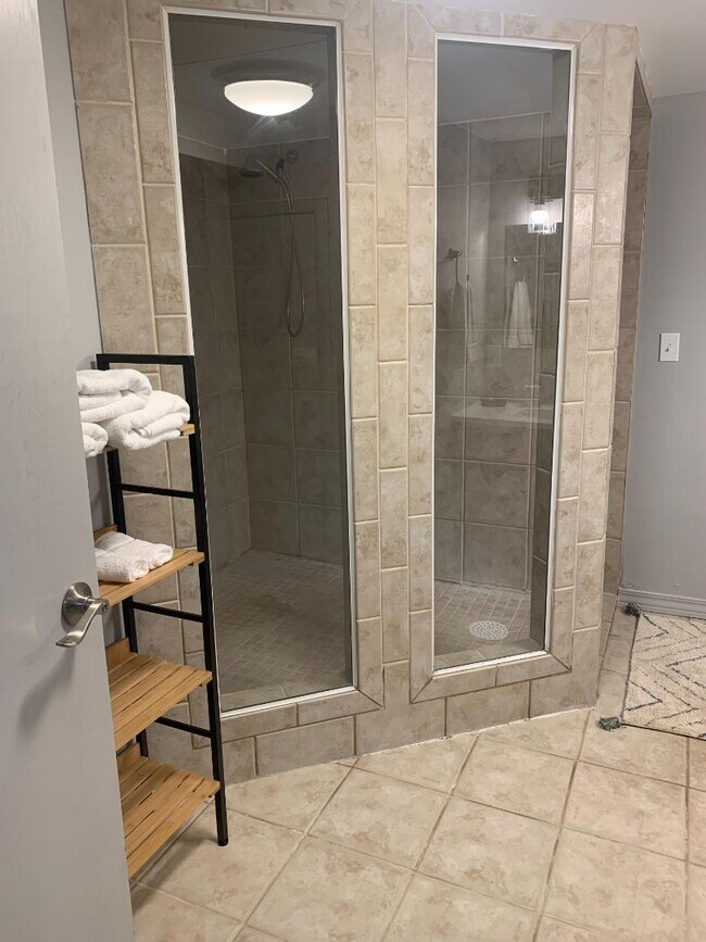 Building Photo - 2709 Highland Dr