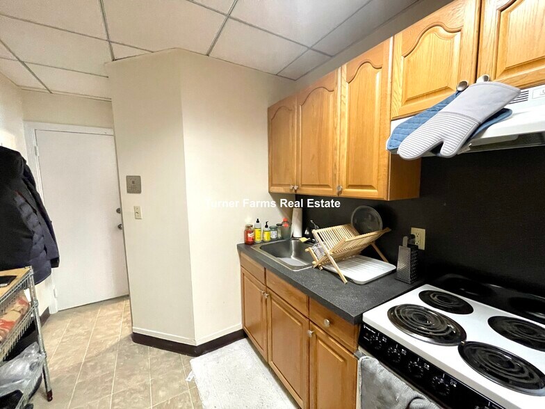 Building Photo - 60 Walden St