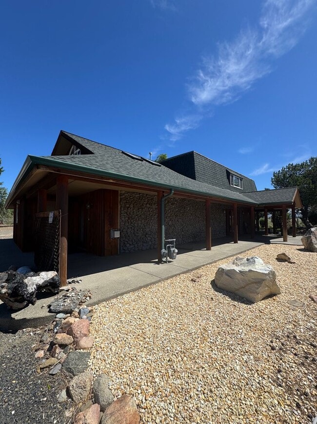 Building Photo - Idyllic 3bd, 2ba Retreat with Loft on 2+ A...