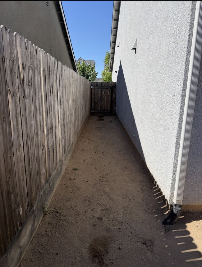 Building Photo - 7073 W Poe Ave