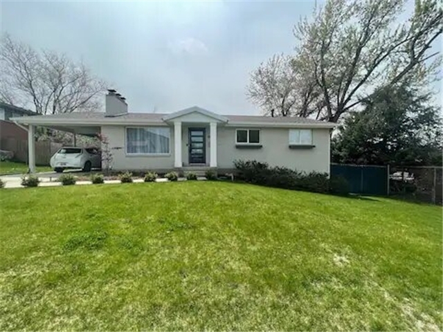 Front of house - 922 E 400 N