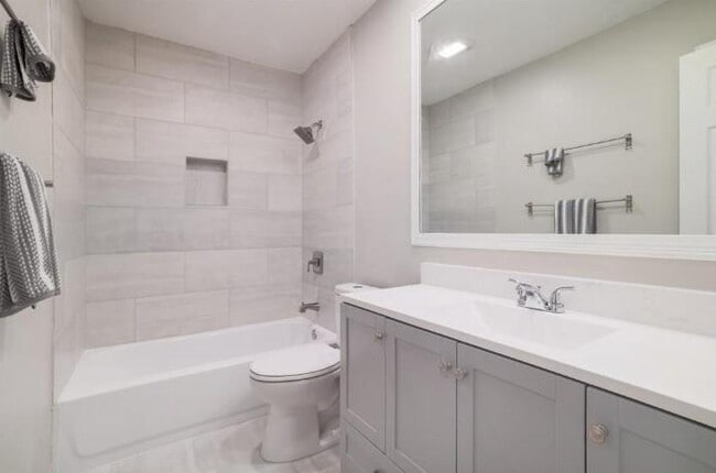 Building Photo - 2121 Trede Dr