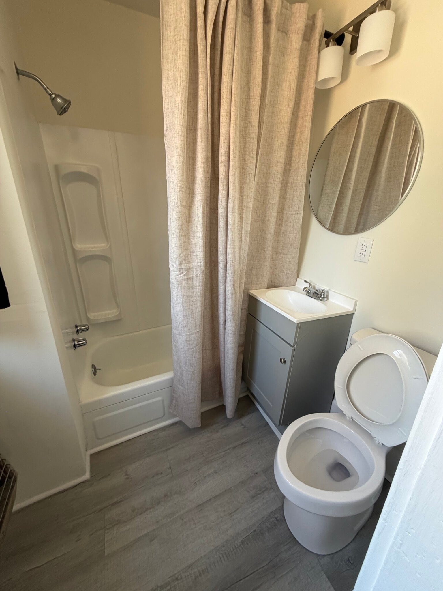 Building Photo - 401 E Broad St