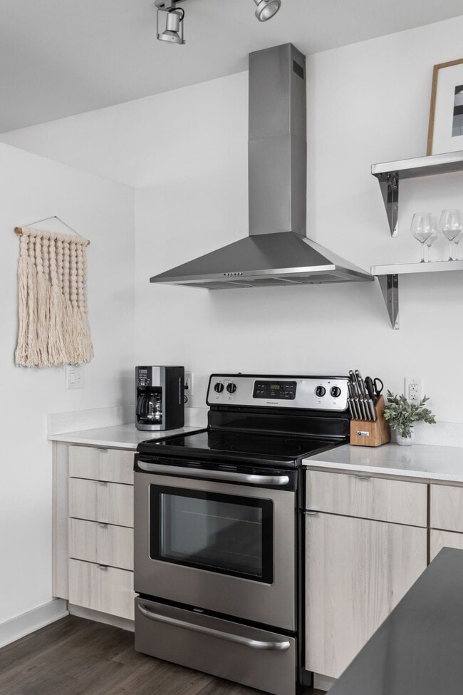 Building Photo - 747 N College Ave