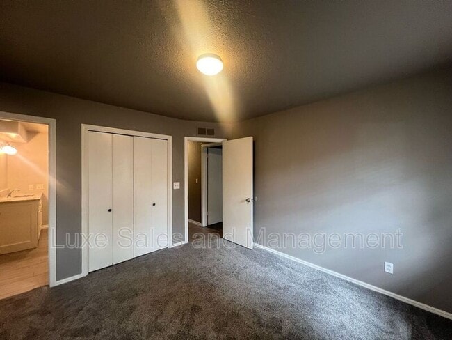 Building Photo - 503 Turtle Creek Dr