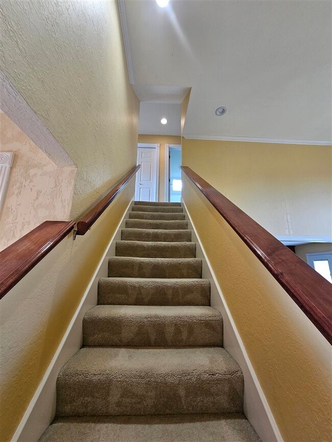 Building Photo - 6605 NW Willow Tree Cir