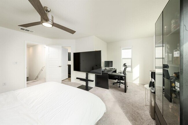 Building Photo - 7105 Gray Catbird Dr