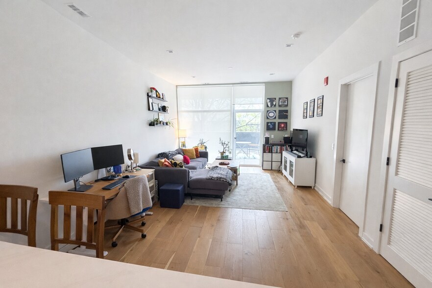 Building Photo - 4513 N Clark St