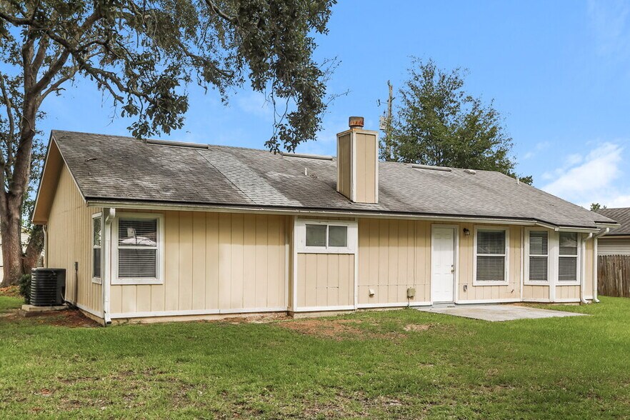 Building Photo - 1903 Farm Way