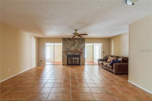 Building Photo - 1021 Breeze Dr