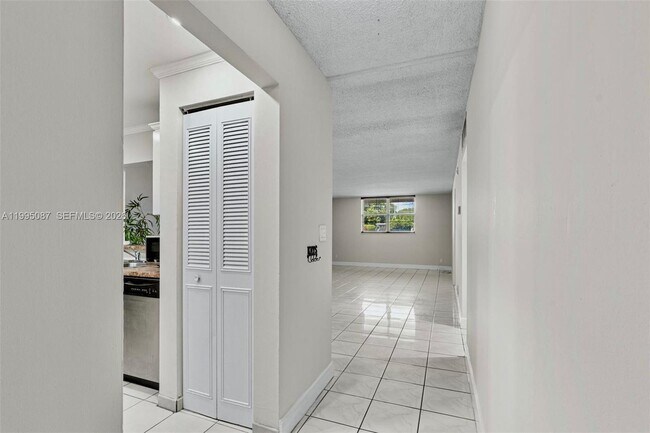 Building Photo - 1830 Dixieana St