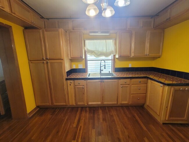 Building Photo - 5113 Avenue R 1/2
