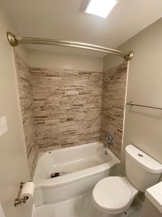 Building Photo - 6120-24 Vermont Ave