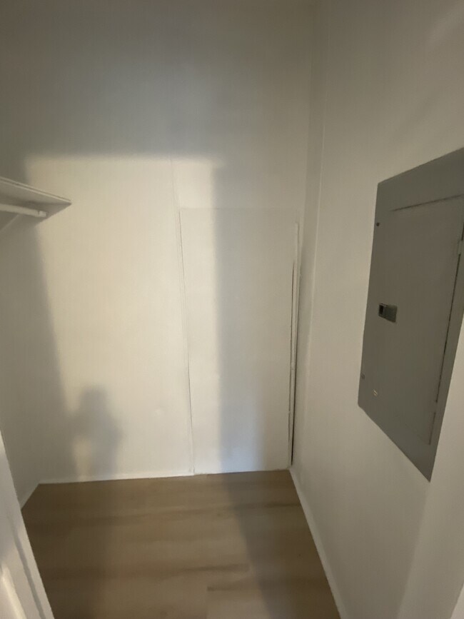 Building Photo - 2279 Sharon St