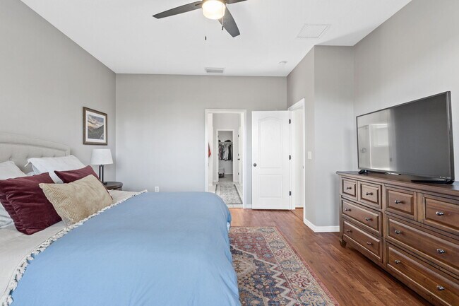 Building Photo - 545 Tuscanny St