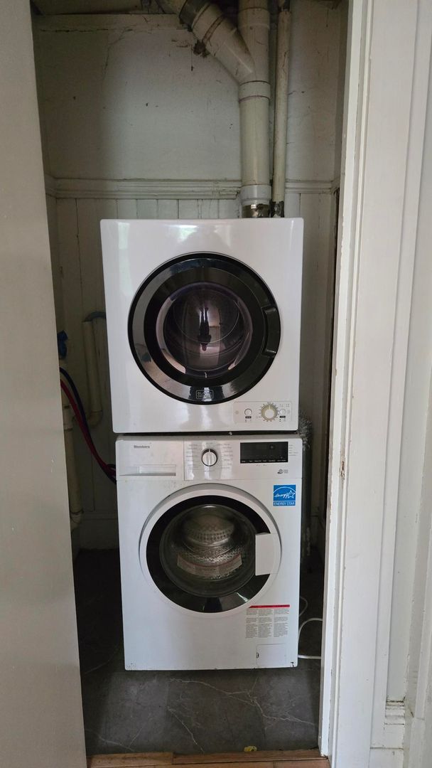 Building Photo - 3 Bedroom Apartment in Burlington VT Available 6/1!